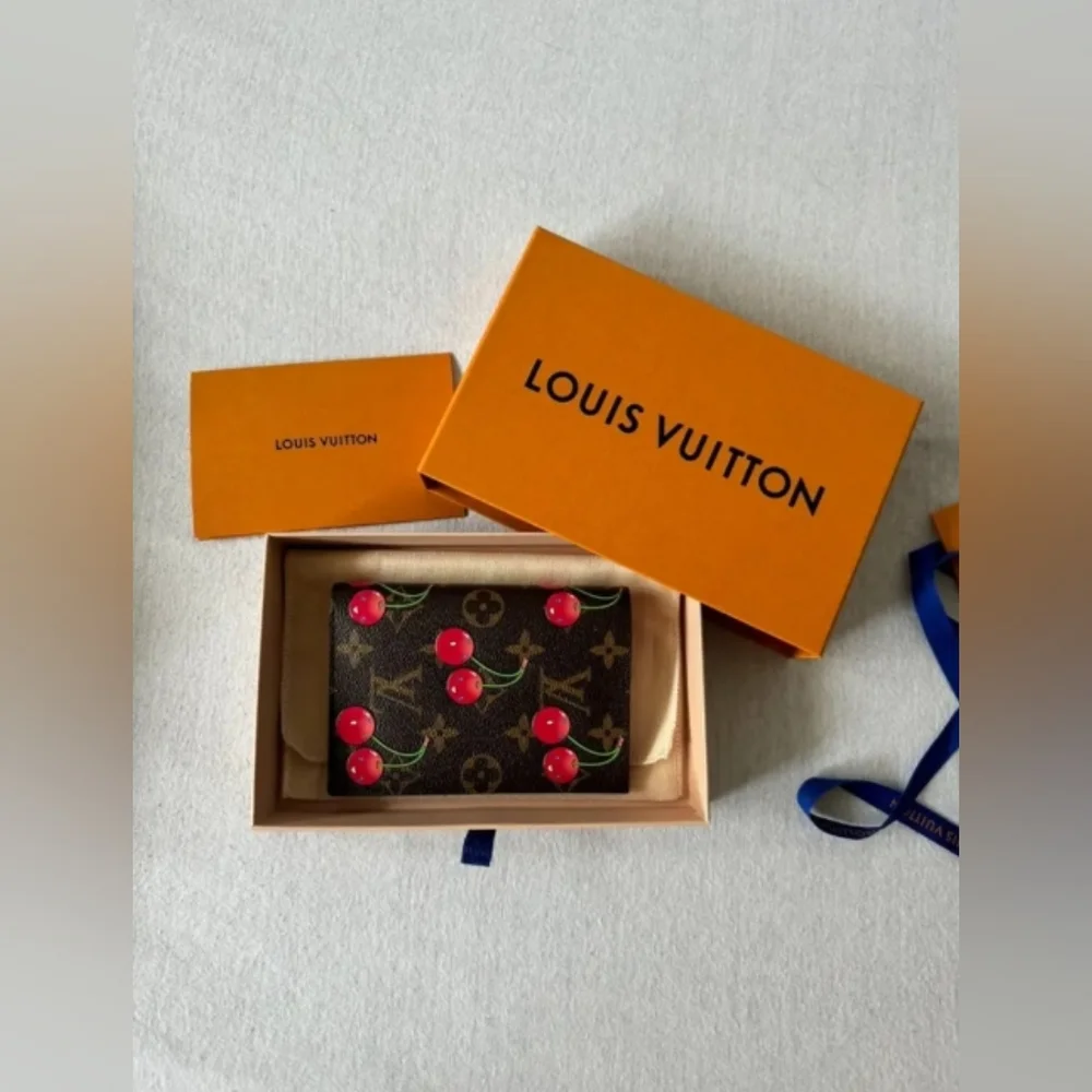 Louis Vuitton Passport Cover - Picture 3 of 8